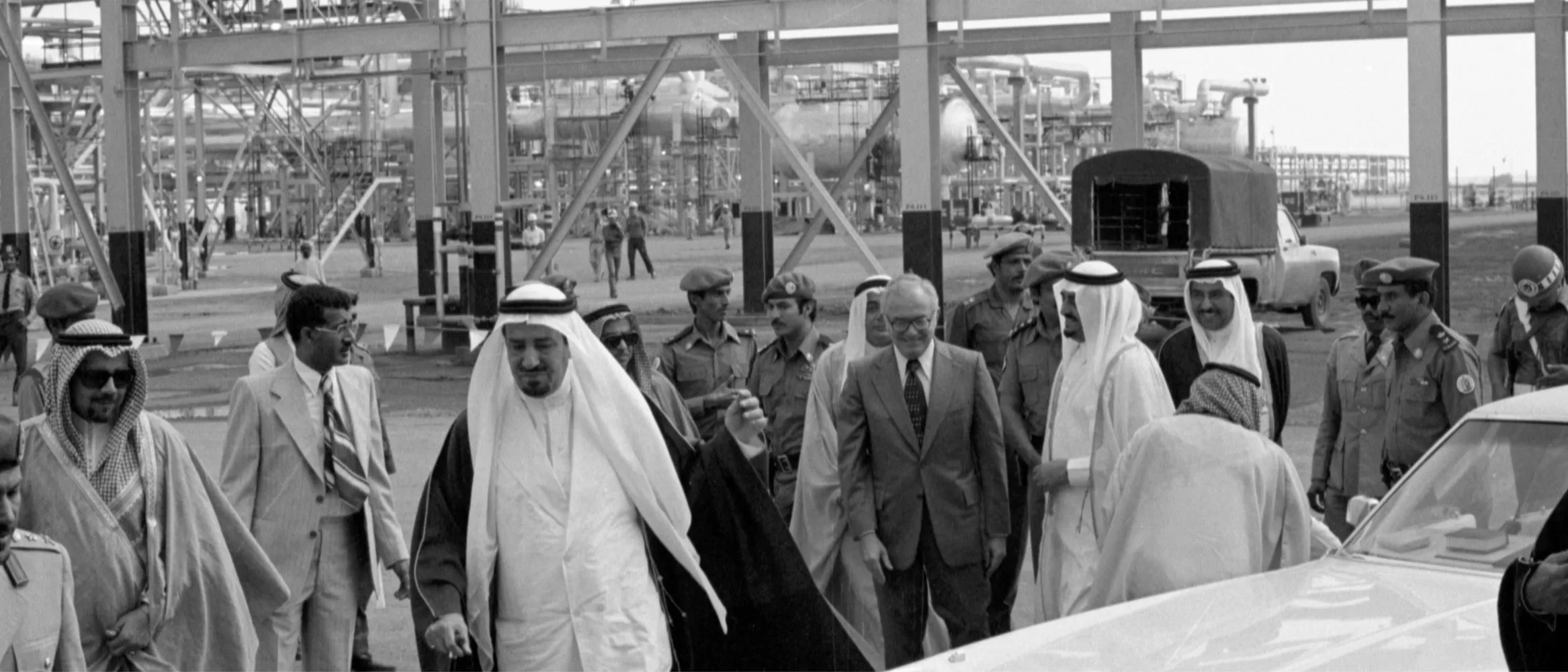 : King Khalid and visitors, Berri Gas Plant, 1977